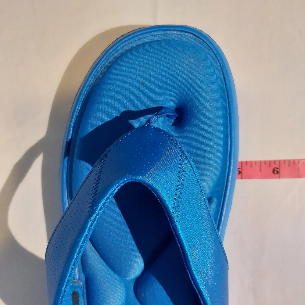 Bright Blue Flip Flops With Memory Foam Comfort Men's L Women's XL Unisex EUC